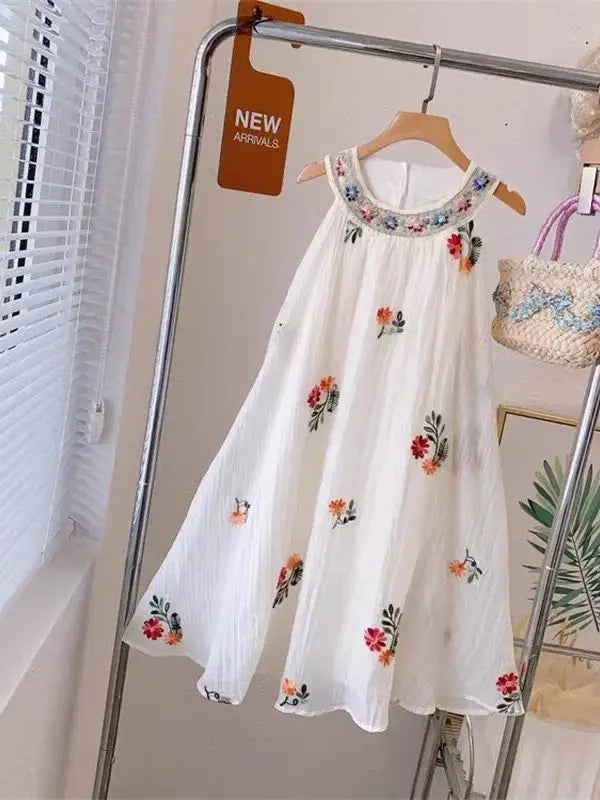 Vestido BloomGarden – Bordados Delicados e Leveza para o Verão