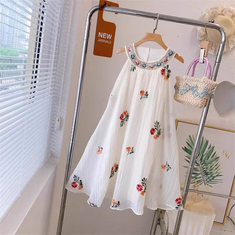 Vestido BloomGarden – Bordados Delicados e Leveza para o Verão