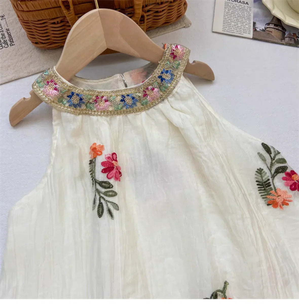 Vestido BloomGarden – Bordados Delicados e Leveza para o Verão