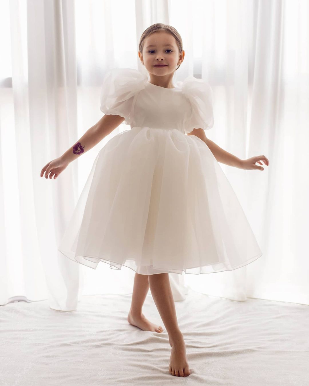 Vestido Infantil Bella – Destaque na Vogue Austrália | Festa, Batizado e Ocasiões Especiais
