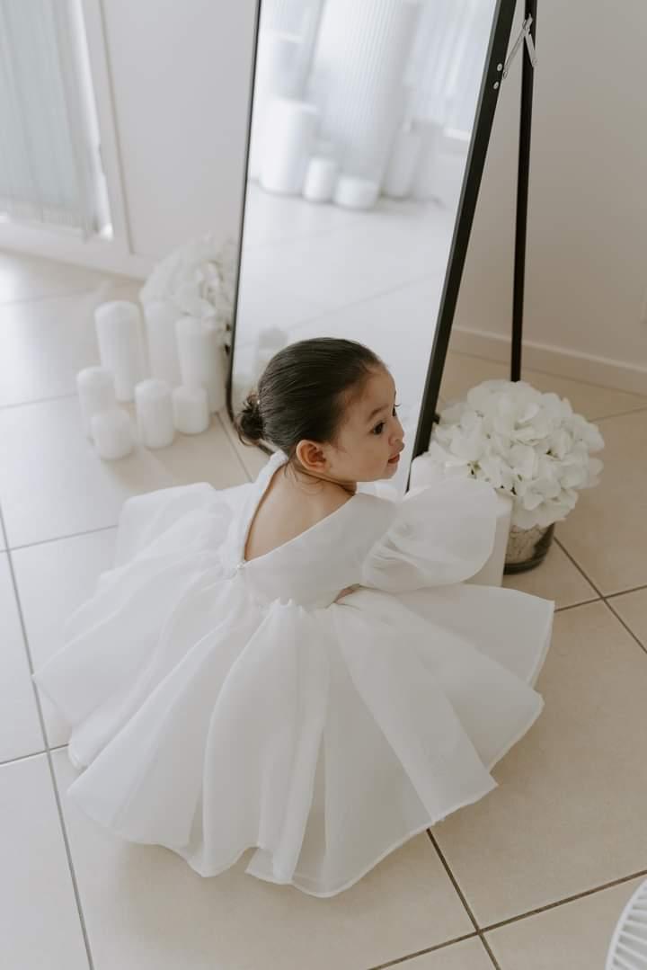 Vestido Infantil Bella – Destaque na Vogue Austrália | Festa, Batizado e Ocasiões Especiais