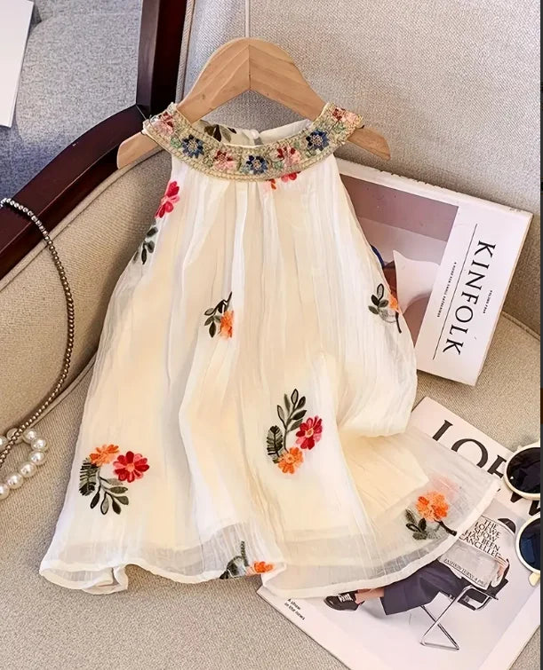 Vestido BloomGarden – Bordados Delicados e Leveza para o Verão